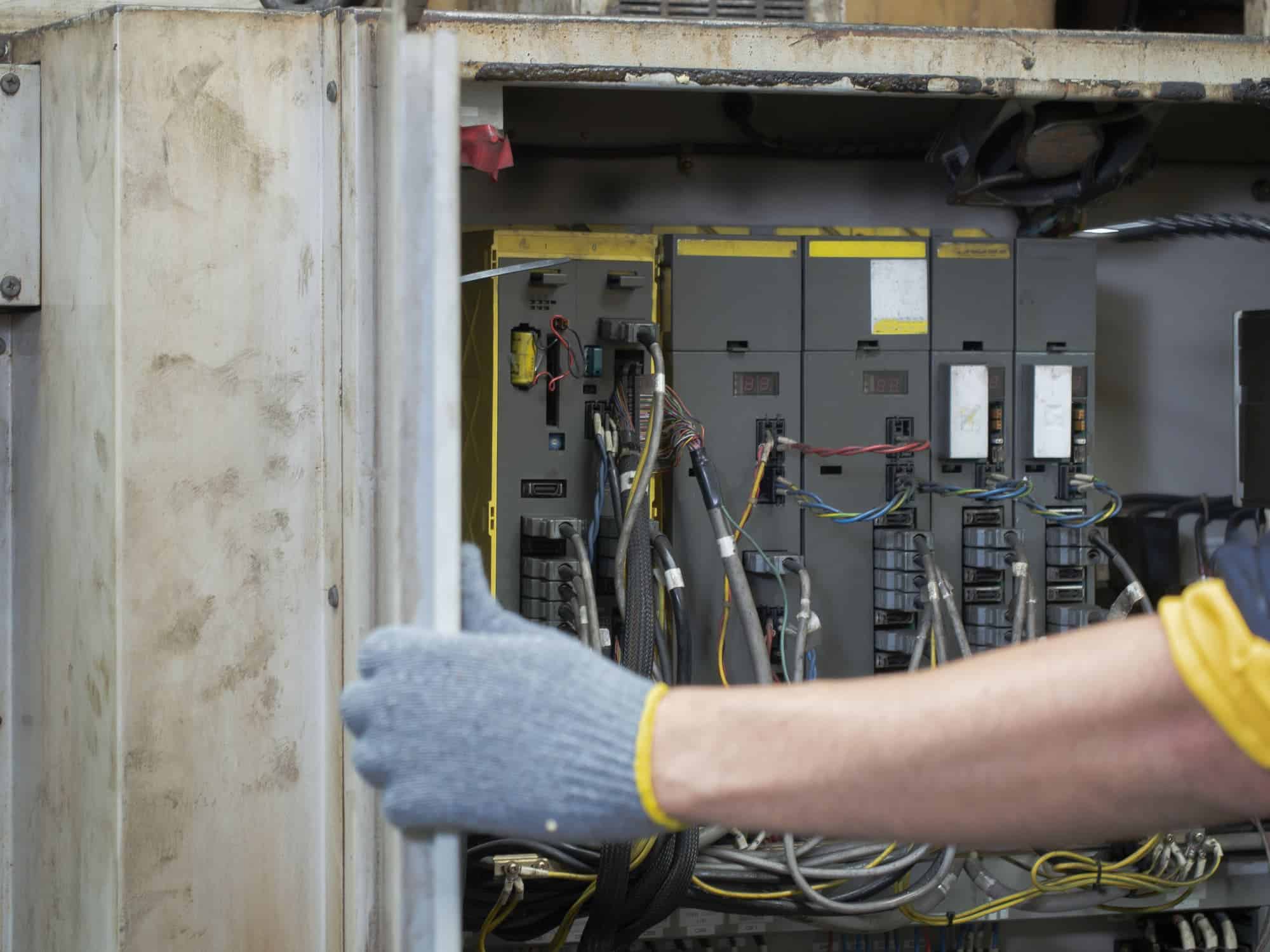 Modern Electric crew and equipment in Morro Bay, SLO County